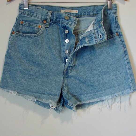 Levi's Ribcage Shorts Authentic Denim Jean Frayed Raw Hem Button Front Size 30 - Picture 3 of 15